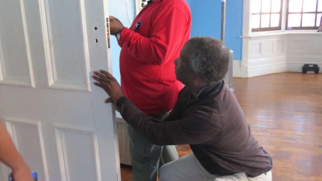 Adjusting door