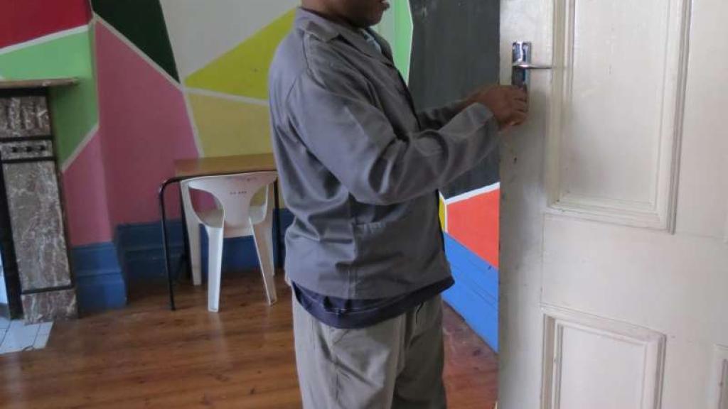 Adjusting door 2