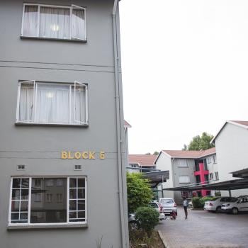 Jeppe Gardens side view